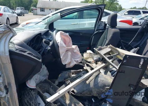 2015 Ford Focus Se z USA, uszkodzony, nr VIN 1FADP3K21FL294857